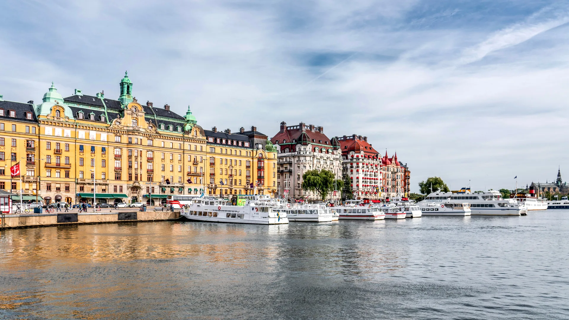 Strandvägen i Stockholm — Sparbörsen ger dig pengar tillbaka på det du ändå handlar